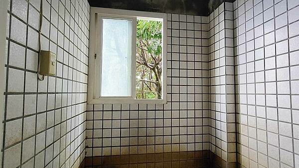 【台北溫泉】七窟溫泉餐廳｜１００元湯屋，陽明山裡的隱藏版溫泉，還有脆皮雞必吃！