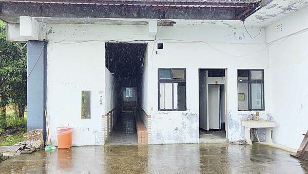 【台北溫泉】七窟溫泉餐廳｜１００元湯屋，陽明山裡的隱藏版溫泉，還有脆皮雞必吃！