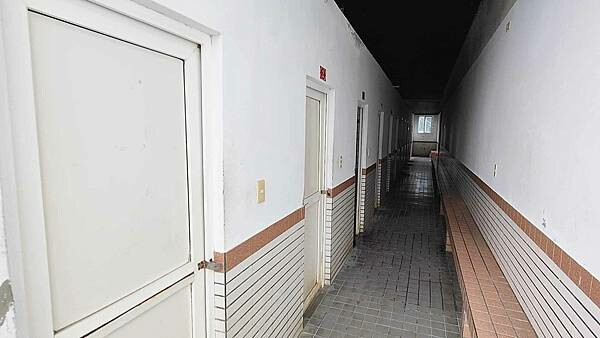 【台北溫泉】七窟溫泉餐廳｜１００元湯屋，陽明山裡的隱藏版溫泉，還有脆皮雞必吃！