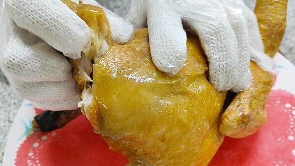 【台北溫泉】七窟溫泉餐廳｜１００元湯屋，陽明山裡的隱藏版溫泉，還有脆皮雞必吃！