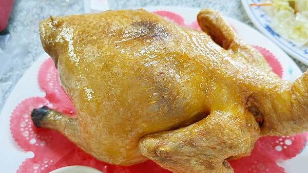 【台北溫泉】七窟溫泉餐廳｜１００元湯屋，陽明山裡的隱藏版溫泉，還有脆皮雞必吃！