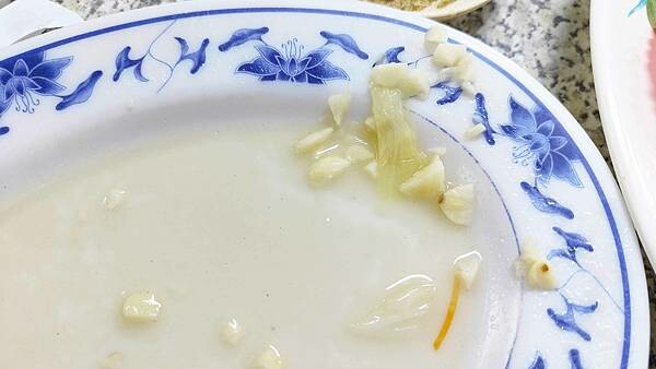 【台北溫泉】七窟溫泉餐廳｜１００元湯屋，陽明山裡的隱藏版溫泉，還有脆皮雞必吃！