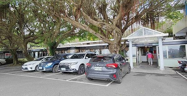 【台北溫泉】七窟溫泉餐廳｜１００元湯屋，陽明山裡的隱藏版溫泉，還有脆皮雞必吃！