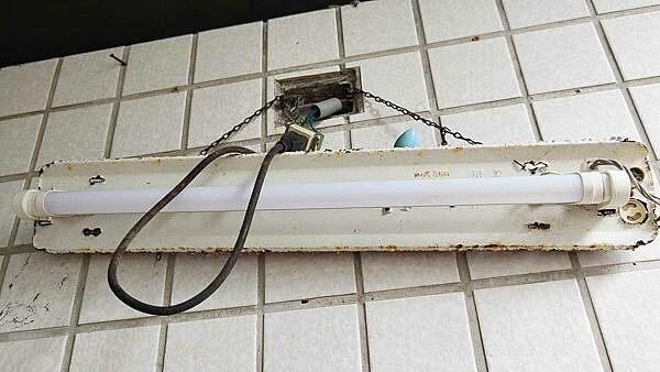 【台北溫泉】七窟溫泉餐廳｜１００元湯屋，陽明山裡的隱藏版溫泉，還有脆皮雞必吃！