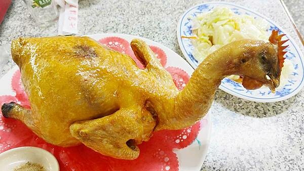 【台北溫泉】七窟溫泉餐廳｜１００元湯屋，陽明山裡的隱藏版溫泉，還有脆皮雞必吃！