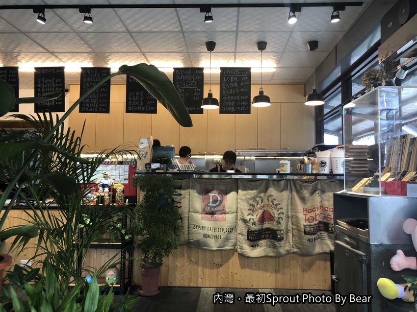 【新竹內灣】「最初Sprout（咖啡/輕食/千層蛋糕/生乳酪/日式庭院/文青工業風/近內灣戲院）」