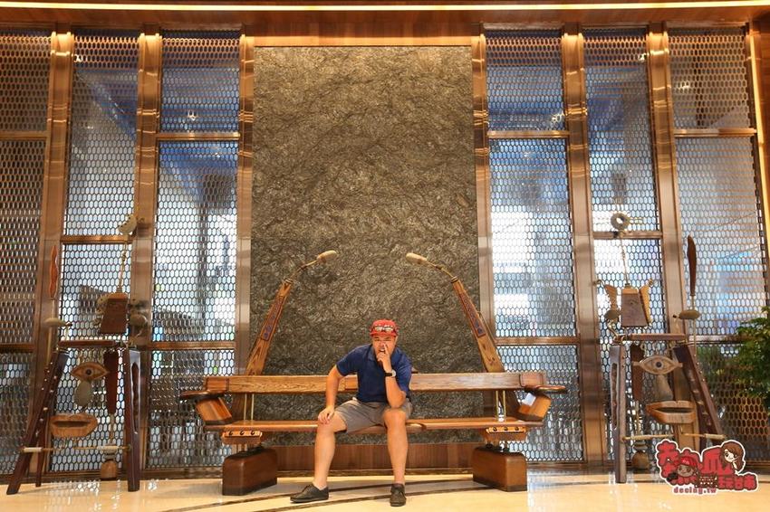 礁溪最浮誇六彩精油溫泉，讓孩子從陸上玩到水上都瘋狂的住宿空間：川湯春天旗艦館 - 熱血玩台南。跳躍新世界