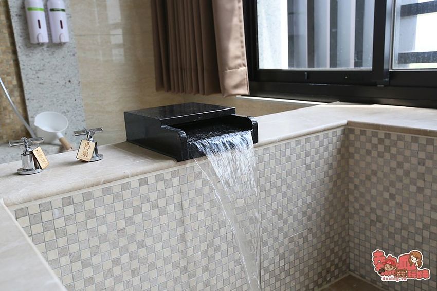 礁溪最浮誇六彩精油溫泉，讓孩子從陸上玩到水上都瘋狂的住宿空間：川湯春天旗艦館 - 熱血玩台南。跳躍新世界