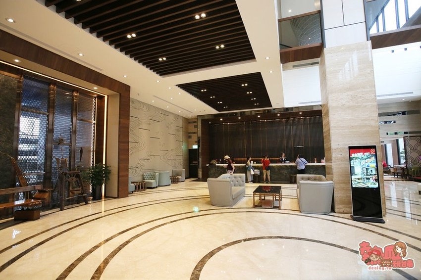 礁溪最浮誇六彩精油溫泉，讓孩子從陸上玩到水上都瘋狂的住宿空間：川湯春天旗艦館 - 熱血玩台南。跳躍新世界