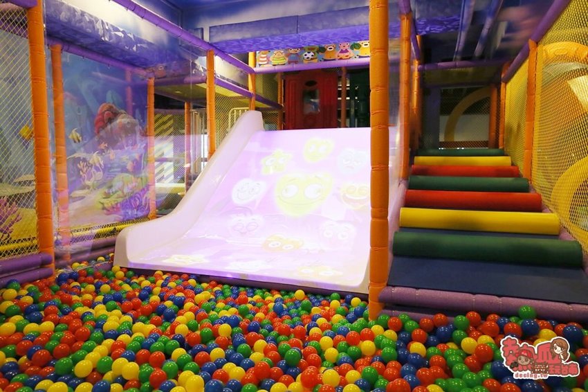 礁溪最浮誇六彩精油溫泉，讓孩子從陸上玩到水上都瘋狂的住宿空間：川湯春天旗艦館 - 熱血玩台南。跳躍新世界