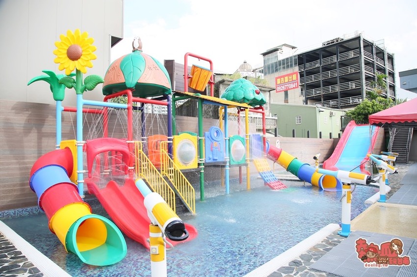 礁溪最浮誇六彩精油溫泉，讓孩子從陸上玩到水上都瘋狂的住宿空間：川湯春天旗艦館 - 熱血玩台南。跳躍新世界