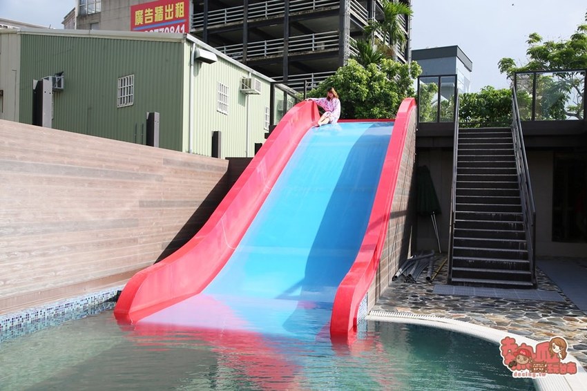 礁溪最浮誇六彩精油溫泉，讓孩子從陸上玩到水上都瘋狂的住宿空間：川湯春天旗艦館 - 熱血玩台南。跳躍新世界