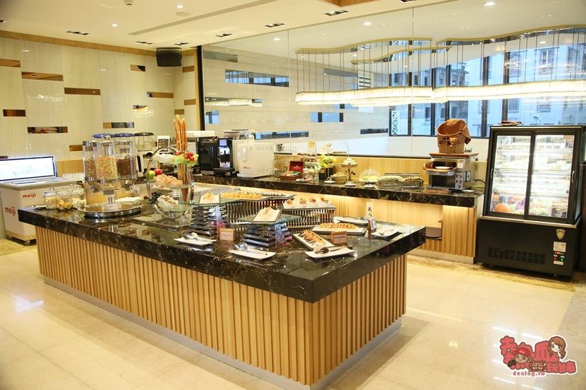 礁溪最浮誇六彩精油溫泉，讓孩子從陸上玩到水上都瘋狂的住宿空間：川湯春天旗艦館 - 熱血玩台南。跳躍新世界