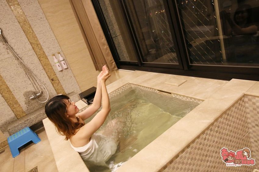 礁溪最浮誇六彩精油溫泉，讓孩子從陸上玩到水上都瘋狂的住宿空間：川湯春天旗艦館 - 熱血玩台南。跳躍新世界