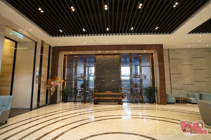 礁溪最浮誇六彩精油溫泉，讓孩子從陸上玩到水上都瘋狂的住宿空間：川湯春天旗艦館 - 熱血玩台南。跳躍新世界