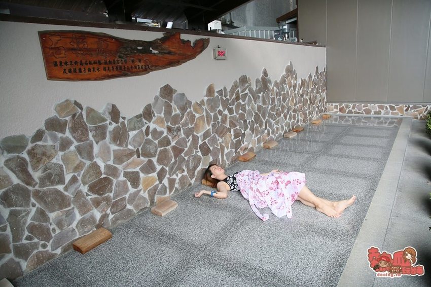 礁溪最浮誇六彩精油溫泉，讓孩子從陸上玩到水上都瘋狂的住宿空間：川湯春天旗艦館 - 熱血玩台南。跳躍新世界