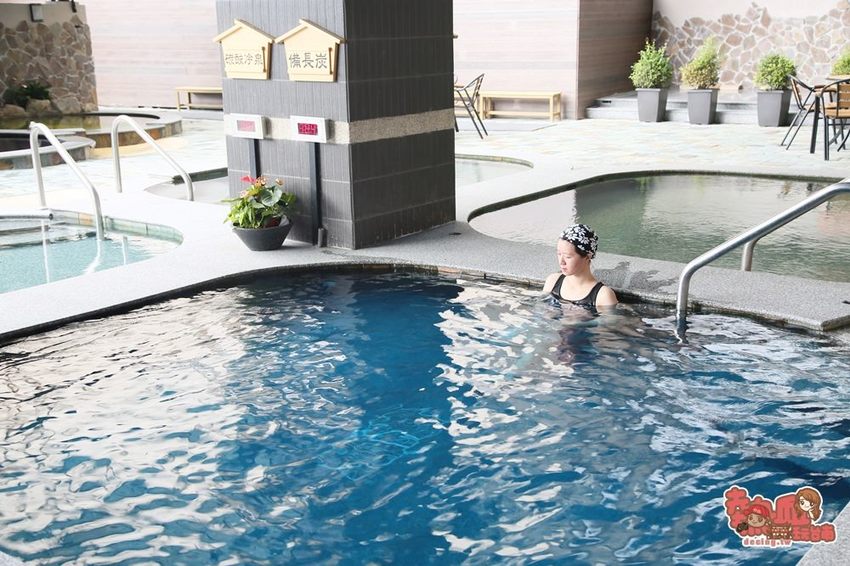 礁溪最浮誇六彩精油溫泉，讓孩子從陸上玩到水上都瘋狂的住宿空間：川湯春天旗艦館 - 熱血玩台南。跳躍新世界