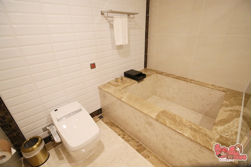 礁溪最浮誇六彩精油溫泉，讓孩子從陸上玩到水上都瘋狂的住宿空間：川湯春天旗艦館 - 熱血玩台南。跳躍新世界