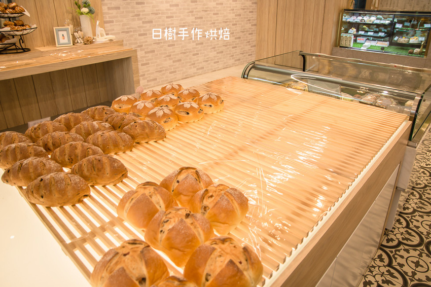 ｜高雄美食｜日樹手作烘焙，手感的溫度、充滿幸福的麵包香，清新小洋房烘焙坊 - 阿婷的旅行札記。