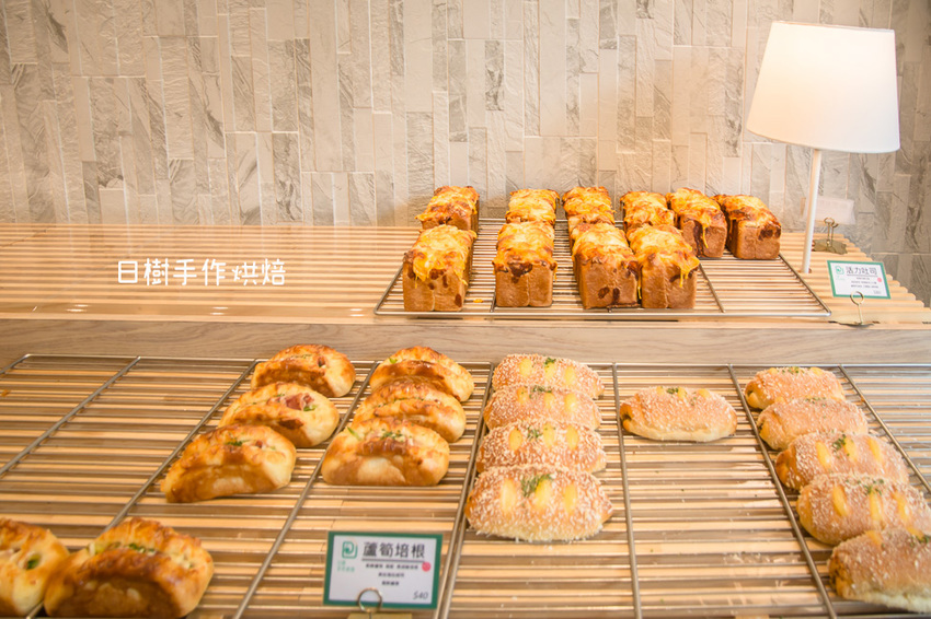 ｜高雄美食｜日樹手作烘焙，手感的溫度、充滿幸福的麵包香，清新小洋房烘焙坊 - 阿婷的旅行札記。