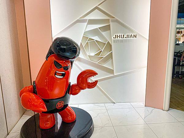 (新北樹林)築間幸福鍋物樹林秀泰店 新北樹林美食火鍋推薦 粉色大理石網美風環境 高 cp值套餐 安格斯牛小排肉質佳 多樣新鮮海鮮總匯鍋 明治冰淇淋霜淇淋飲料吃到飽