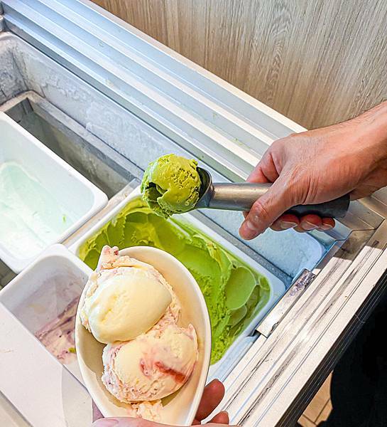 (新北樹林)築間幸福鍋物樹林秀泰店 新北樹林美食火鍋推薦 粉色大理石網美風環境 高 cp值套餐 安格斯牛小排肉質佳 多樣新鮮海鮮總匯鍋 明治冰淇淋霜淇淋飲料吃到飽