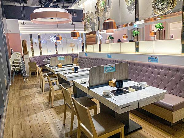 (新北樹林)築間幸福鍋物樹林秀泰店 新北樹林美食火鍋推薦 粉色大理石網美風環境 高 cp值套餐 安格斯牛小排肉質佳 多樣新鮮海鮮總匯鍋 明治冰淇淋霜淇淋飲料吃到飽