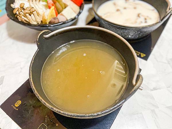 (新北樹林)築間幸福鍋物樹林秀泰店 新北樹林美食火鍋推薦 粉色大理石網美風環境 高 cp值套餐 安格斯牛小排肉質佳 多樣新鮮海鮮總匯鍋 明治冰淇淋霜淇淋飲料吃到飽