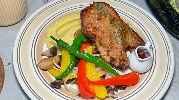 LINE_ALBUM_木棧板_250401_63