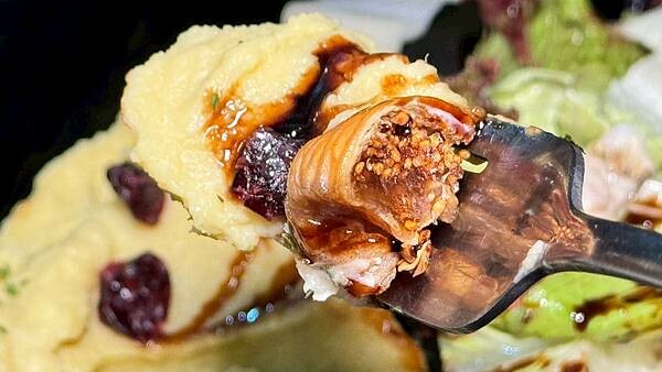 LINE_ALBUM_木棧板_250401_101