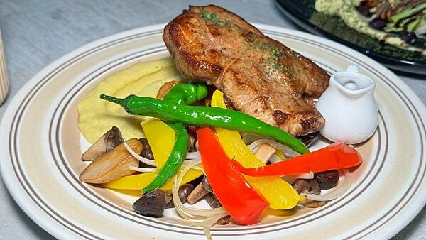 LINE_ALBUM_木棧板_250401_64