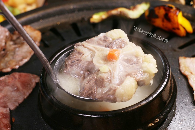 台北韓式料理吃到飽『Piggy Stone 小豬樂石韓式烤肉 東湖店』韓式烤肉、韓式炸雞、辣炒年糕無限供應,海鮮拼盤、炒泡麵加價購,菜單價位(捷運東湖站)