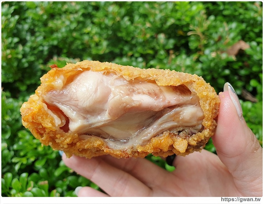 一次只能烤四顆，手工蛋捲每日限量50桶賣完為止！！