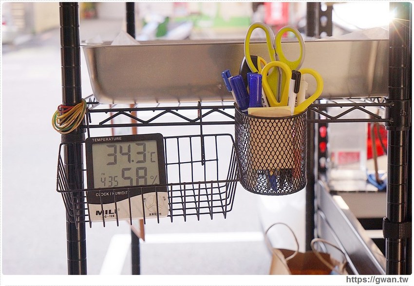 一次只能烤四顆，手工蛋捲每日限量50桶賣完為止！！