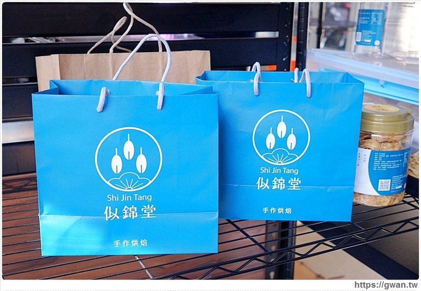 一次只能烤四顆，手工蛋捲每日限量50桶賣完為止！！