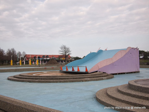 冬山河親水公園：【景點】宜蘭冬山河親水公園@五結 : 沒有水的親水公園,也可是可以來走走運動的啦