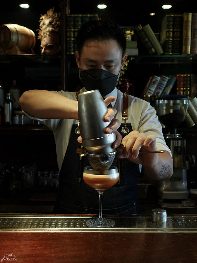 【小城外珈琲】全台第一咖啡酒吧,享受微醺白晝時光