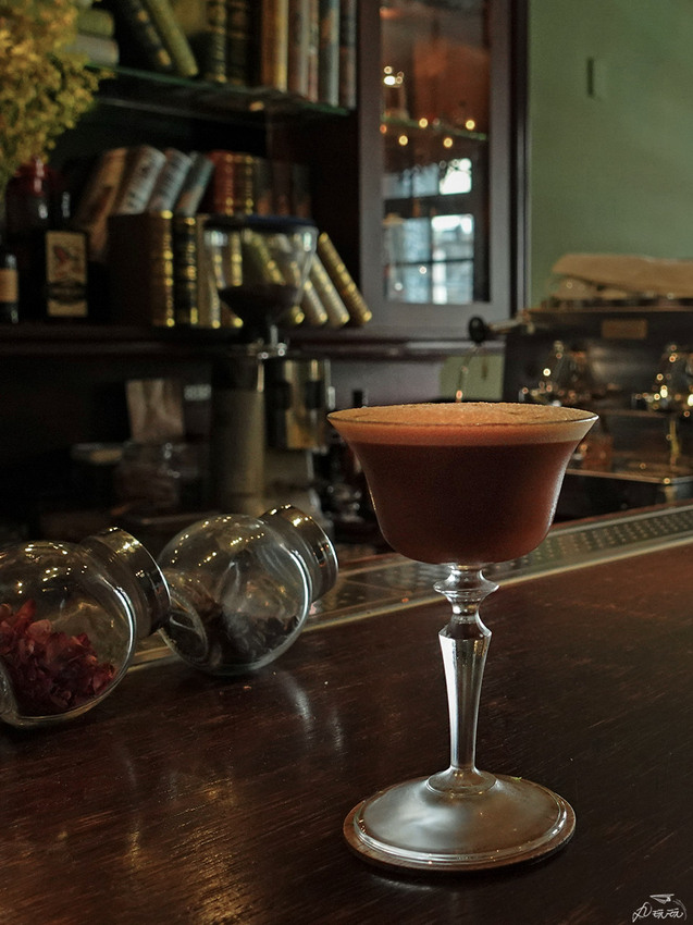 【小城外珈琲】全台第一咖啡酒吧,享受微醺白晝時光