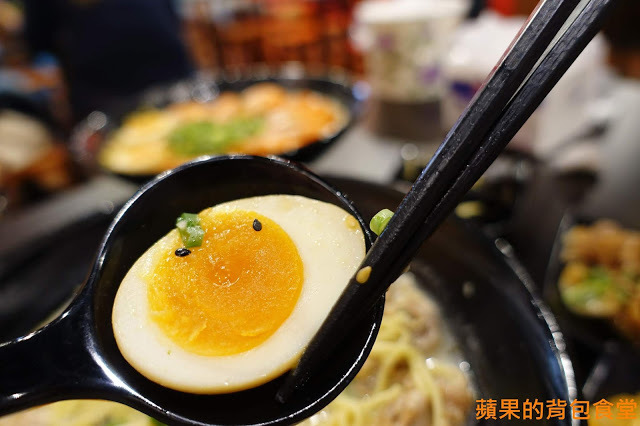 [食記] 台中北區 鬼匠拉麵-北平店  蒜香地獄雪花牛香麻夠勁 超大肋排現點現做 蝦爆了Q彈脆口 小菜多樣新鮮 台中美食