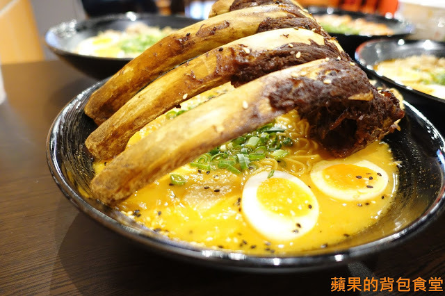 [食記] 台中北區 鬼匠拉麵-北平店  蒜香地獄雪花牛香麻夠勁 超大肋排現點現做 蝦爆了Q彈脆口 小菜多樣新鮮 台中美食