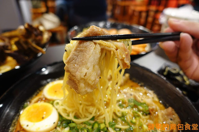 [食記] 台中北區 鬼匠拉麵-北平店  蒜香地獄雪花牛香麻夠勁 超大肋排現點現做 蝦爆了Q彈脆口 小菜多樣新鮮 台中美食