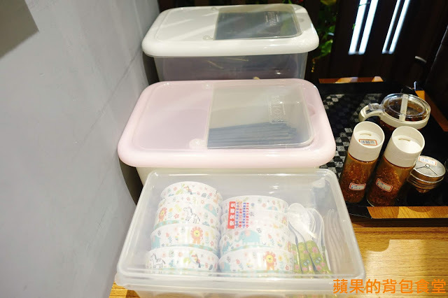 [食記] 台中北區 鬼匠拉麵-北平店  蒜香地獄雪花牛香麻夠勁 超大肋排現點現做 蝦爆了Q彈脆口 小菜多樣新鮮 台中美食