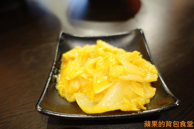 [食記] 台中北區 鬼匠拉麵-北平店  蒜香地獄雪花牛香麻夠勁 超大肋排現點現做 蝦爆了Q彈脆口 小菜多樣新鮮 台中美食