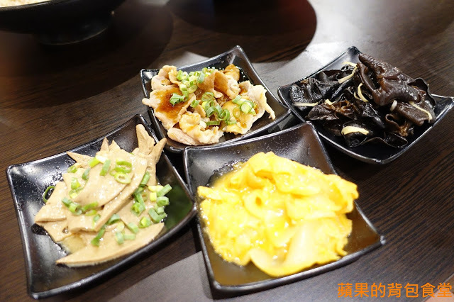 [食記] 台中北區 鬼匠拉麵-北平店  蒜香地獄雪花牛香麻夠勁 超大肋排現點現做 蝦爆了Q彈脆口 小菜多樣新鮮 台中美食