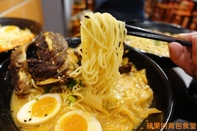 [食記] 台中北區 鬼匠拉麵-北平店  蒜香地獄雪花牛香麻夠勁 超大肋排現點現做 蝦爆了Q彈脆口 小菜多樣新鮮 台中美食