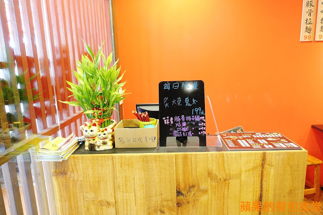 [食記] 台中北區 鬼匠拉麵-北平店  蒜香地獄雪花牛香麻夠勁 超大肋排現點現做 蝦爆了Q彈脆口 小菜多樣新鮮 台中美食