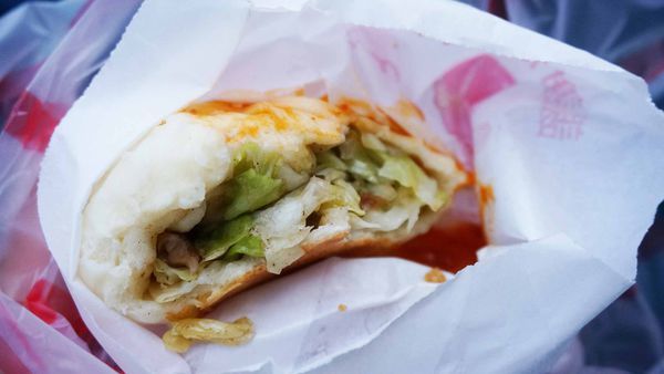 【新竹美食】素食水煎包.餡餅-還沒有出爐就不少人排隊的超人氣水煎包