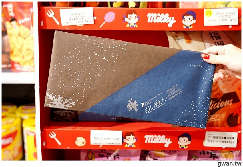 台中聖誕零食這裡買!這間生意超好,消費滿額再抽一年免費零食