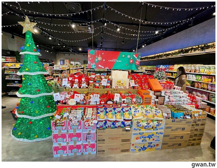 台中聖誕零食這裡買!這間生意超好,消費滿額再抽一年免費零食