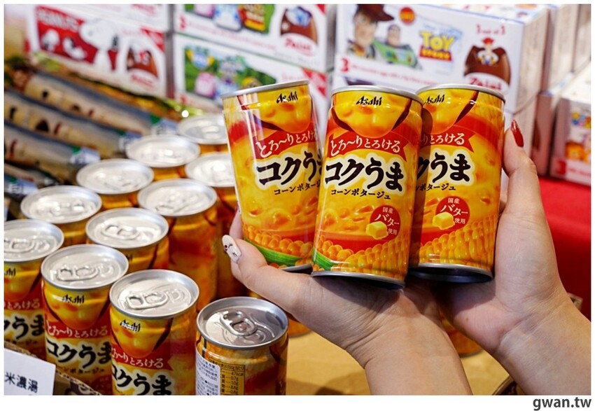 台中聖誕零食這裡買!這間生意超好,消費滿額再抽一年免費零食